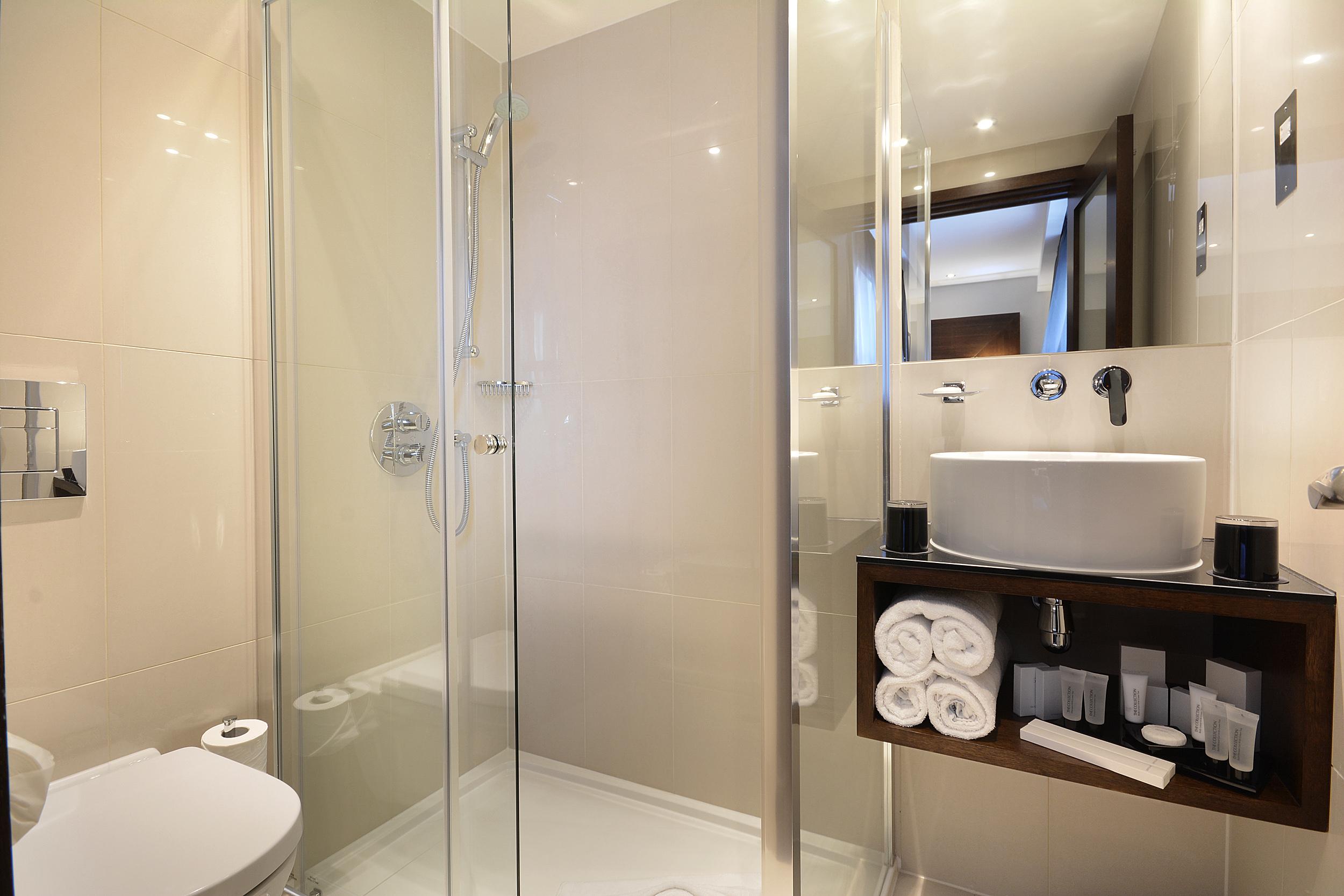 Park Grand London Lancaster Gate Hotel Luaran gambar A shower cubicle