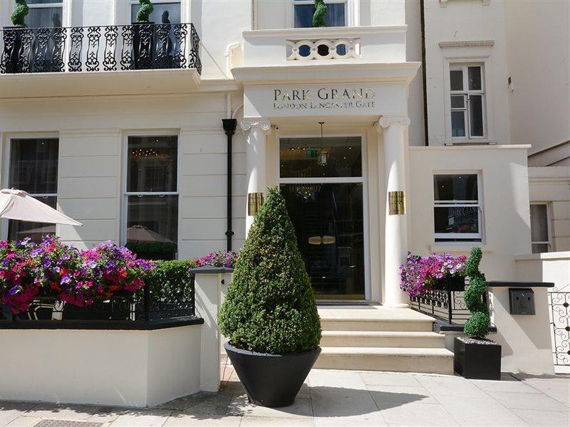 Park Grand London Lancaster Gate Hotel Luaran gambar The exterior of the Ralph Lauren store in London