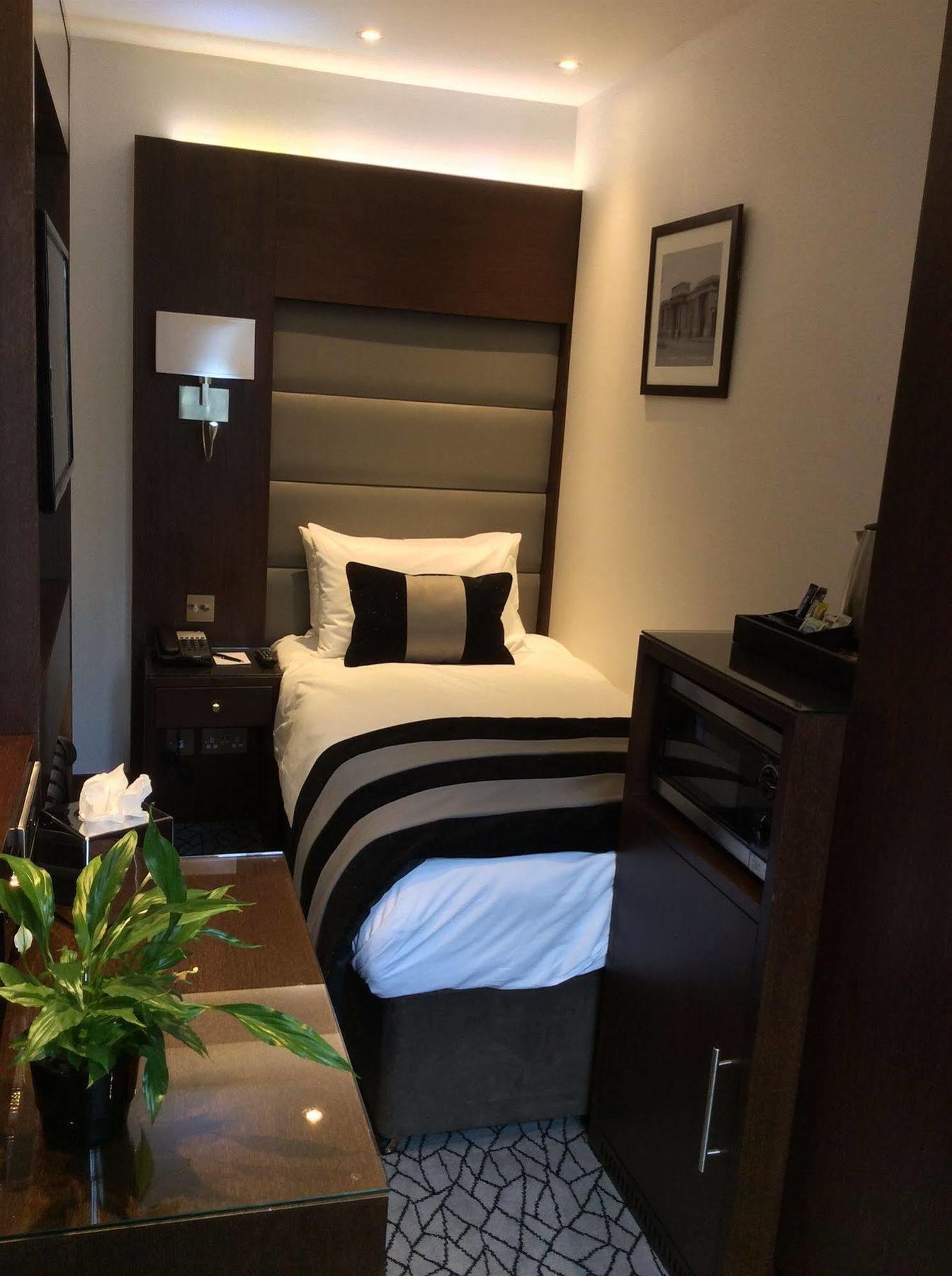 Park Grand London Lancaster Gate Hotel Luaran gambar A single room at the hotel