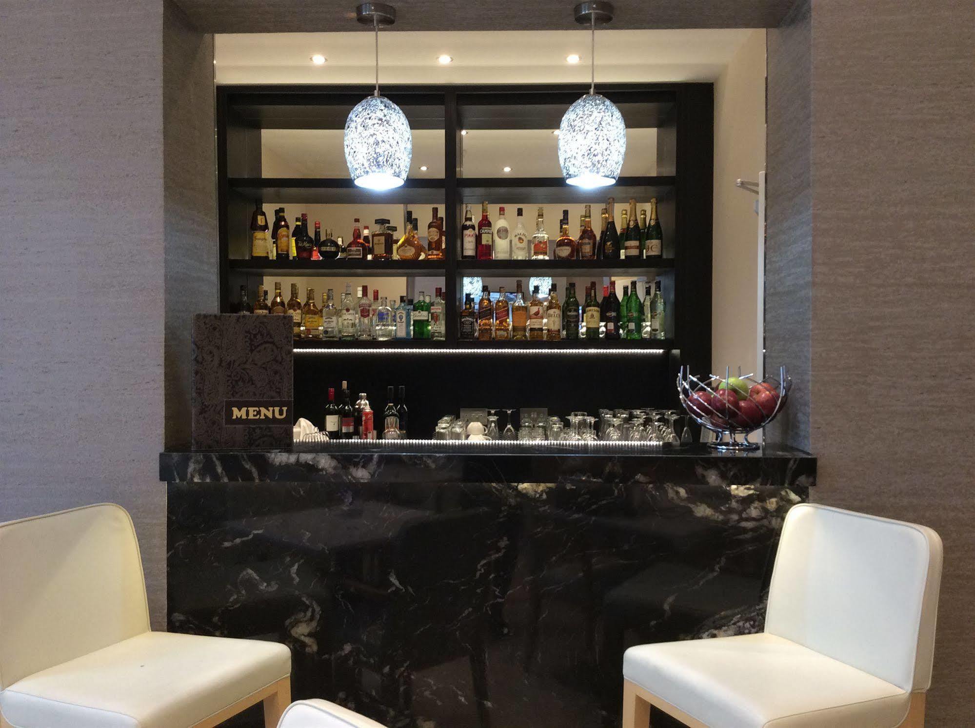 Park Grand London Lancaster Gate Hotel Luaran gambar The bar at the 2012 London Olympics