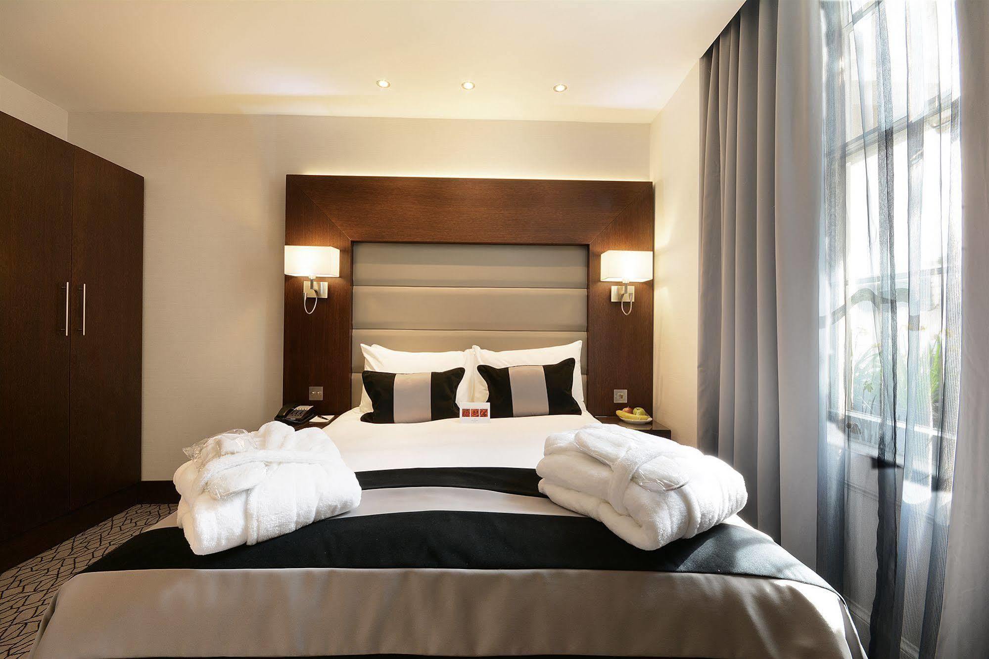 Park Grand London Lancaster Gate Hotel Luaran gambar A bedroom at the hotel